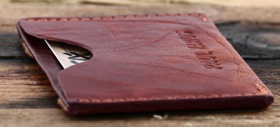 Vos CB se baladent ? Rangez-les dans un porte-carte